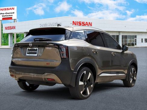 Used 2025 Nissan Kicks SR AWD/4WD image 4