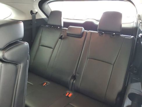 Used 2024 Toyota Highlander XLE image 14