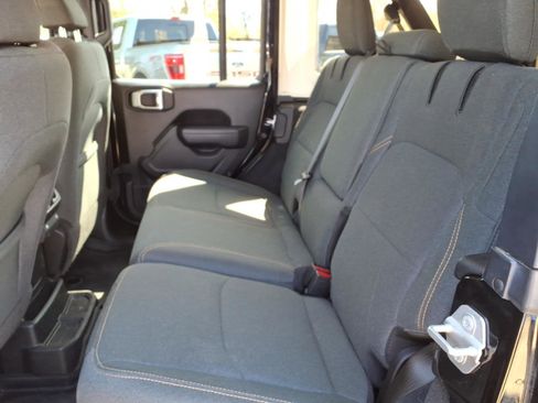 Used 2024 Jeep Wrangler Unlimited w/ Convenience Group image 8