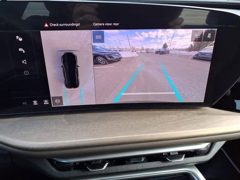 Used 2025 Audi Q5 Premium w/ Convenience Package image 19