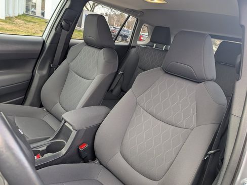 Used 2022 Toyota Corolla Cross LE image 17