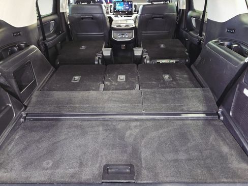 Used 2025 Ford Expedition Active image 19