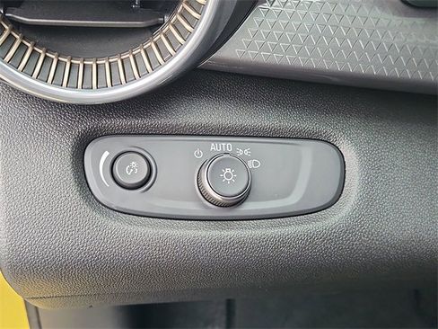 Used 2024 Chevrolet Trax ACTIV w/ Driver Confidence Package image 17