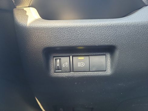 Used 2025 Toyota RAV4 LE AWD/4WD image 28