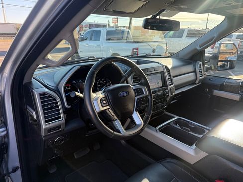 Used 2017 Ford F350 Lariat w/ Chrome Package image 9