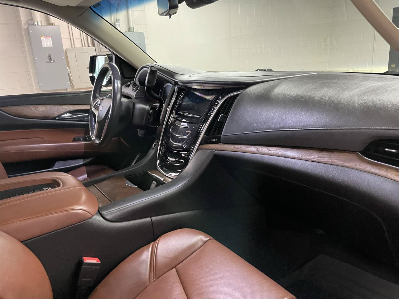 Used 2019 Cadillac Escalade Premium Luxury AWD/4WD image 20