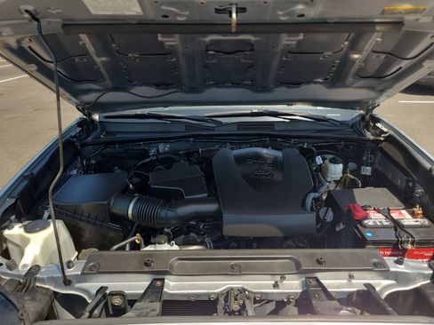 Used 2020 Toyota Tacoma Limited AWD/4WD image 32
