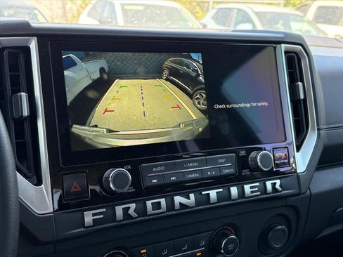 Used 2025 Nissan Frontier SV image 10