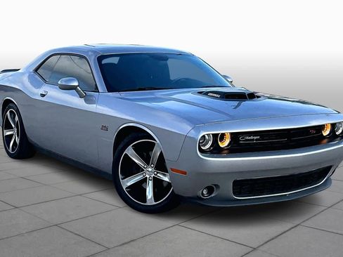 Used 2016 Dodge Challenger R/T image 4