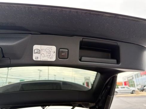 Used 2020 Ford Escape Titanium AWD/4WD image 24