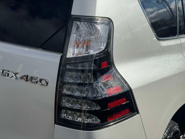 Certified 2023 Lexus GX 460 Luxury w/ Sport Design Package AWD/4WD image 13