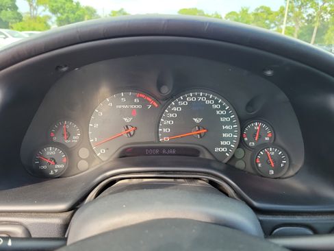 Used 2004 Chevrolet Corvette Coupe w/ Roof Package RWD image 19