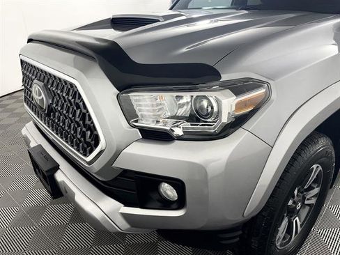 Used 2019 Toyota Tacoma TRD Sport w/ Technology Package image 11