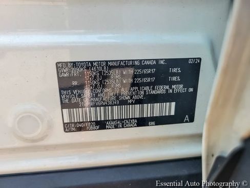 Used 2024 Toyota RAV4 LE AWD/4WD image 32