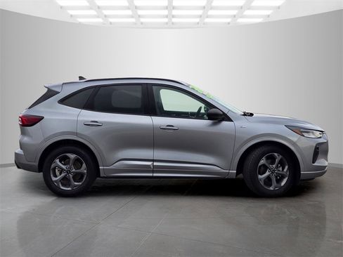 Used 2023 Ford Escape ST-Line image 3