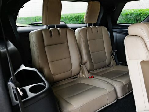 Used 2016 Ford Explorer Limited image 46