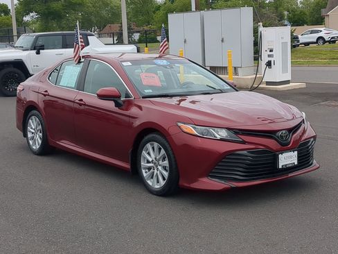 Used 2018 Toyota Camry LE FWD image 2