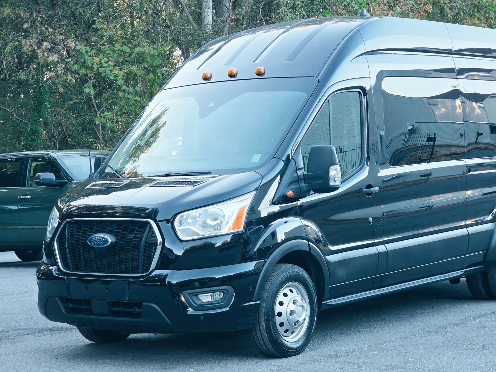 Used 2022 Ford Transit 350 XLT RWD image 2