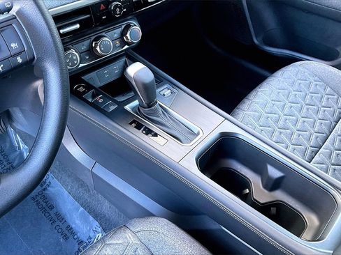 Certified 2025 Nissan Kicks SV w/ Illumination Package image 17