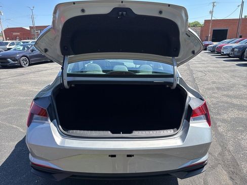 Used 2023 Hyundai Elantra SEL image 15