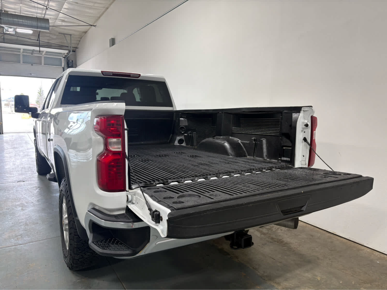 Used 2024 Chevrolet Silverado 3500 LT AWD/4WD image 4