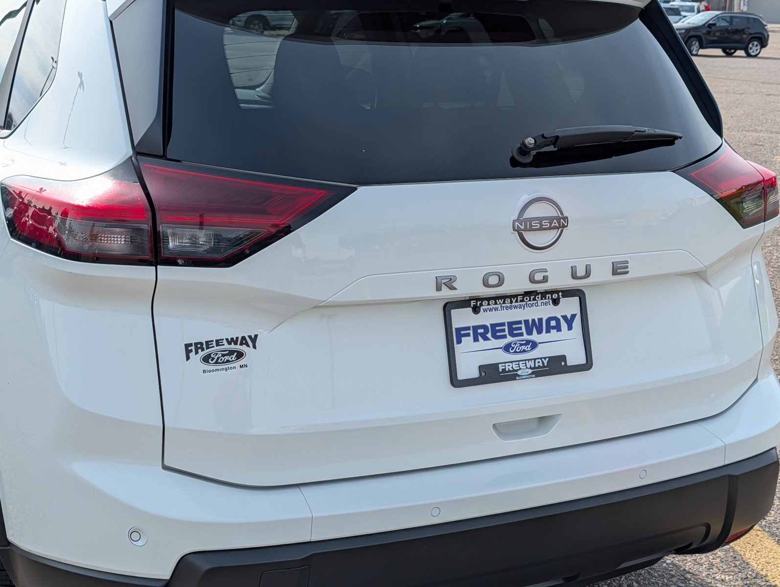 Used 2024 Nissan Rogue S FWD image 10