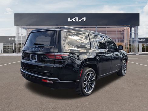 Used 2023 Jeep Wagoneer Series III w/ Premium Group I image 4