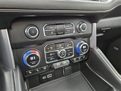 Used 2023 GMC Yukon SLT w/ SLT Premium Package image 26