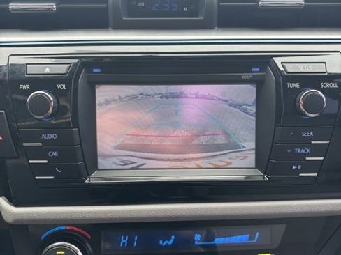 Used 2016 Toyota Corolla LE image 24