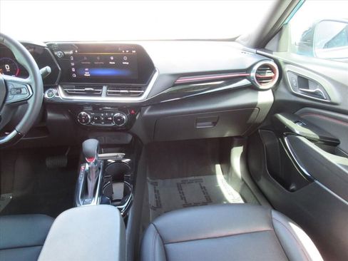 Used 2025 Chevrolet Trax RS image 13