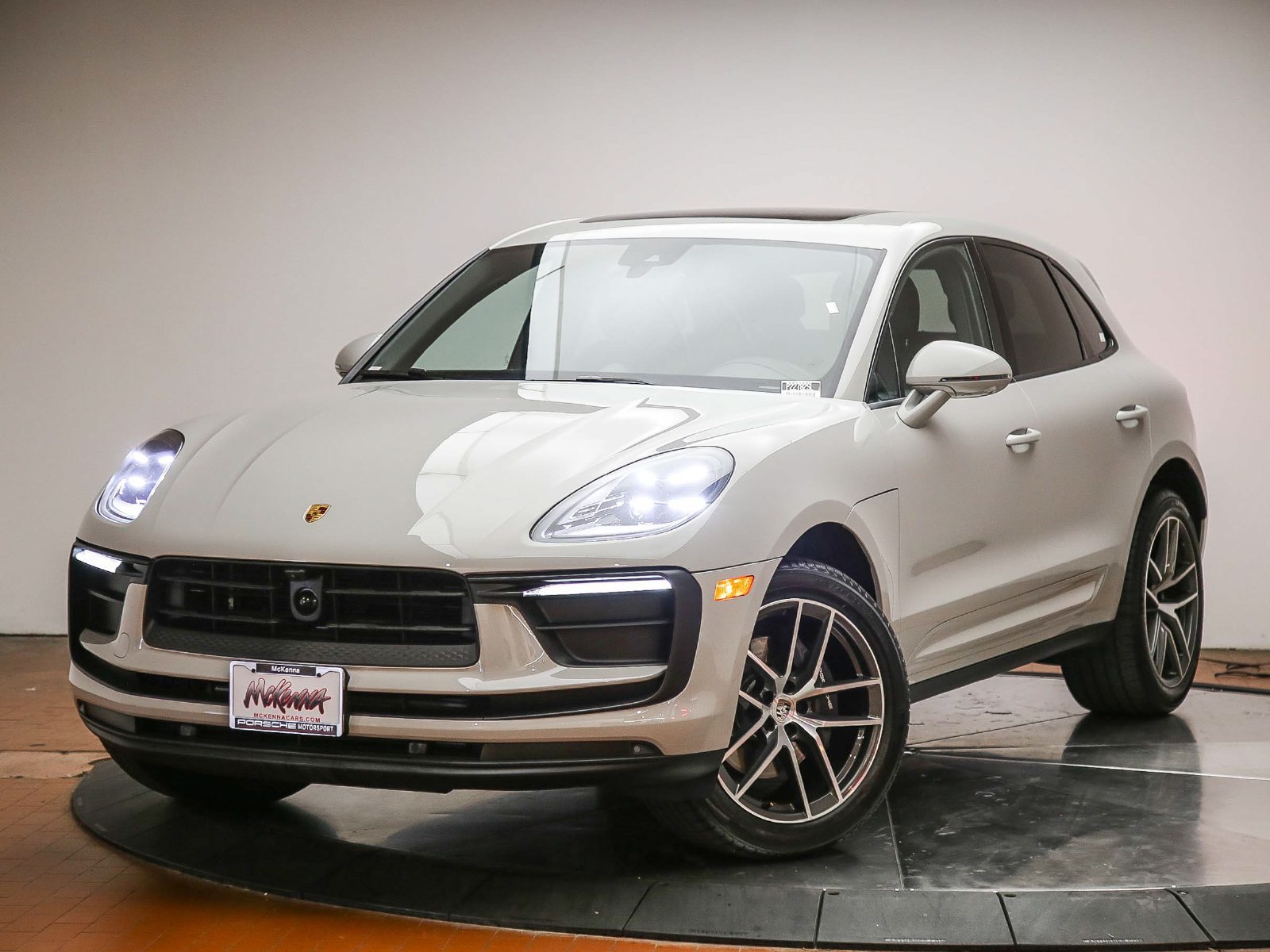 Certified 2026 Porsche Macan AWD/4WD image 1