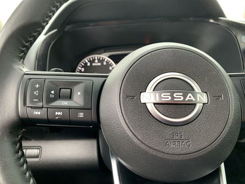 Used 2024 Nissan Pathfinder SV image 18