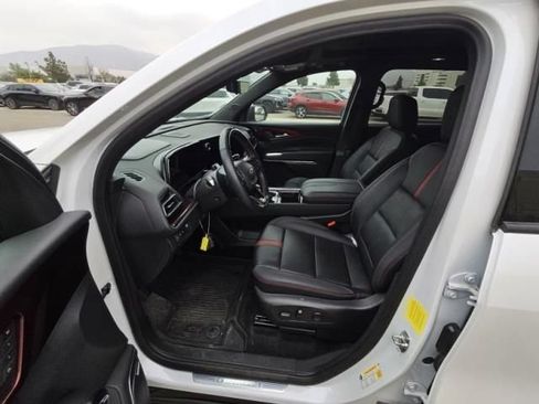 Used 2024 Chevrolet Traverse RS FWD image 6