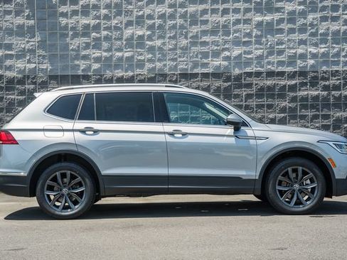 Used 2023 Volkswagen Tiguan SE FWD image 4
