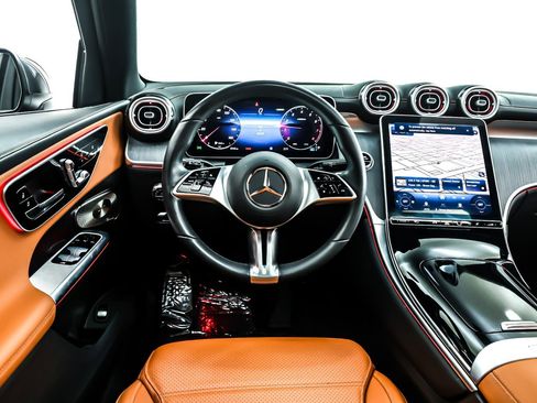 Used 2023 Mercedes-Benz GLC 300 4MATIC w/ Exclusive Trim Package image 6