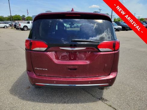 Used 2017 Chrysler Pacifica Touring-L Plus FWD image 4