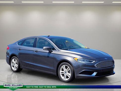 Used 2018 Ford Fusion SE w/ Fusion SE Technology Package FWD image 1