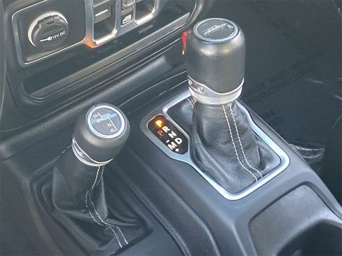 Used 2021 Jeep Gladiator Overland w/ Popular Equipment Package image 17