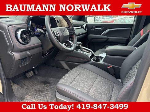 Used 2024 Chevrolet Colorado Z71 w/ Z71 Convenience Package 2 AWD/4WD image 9