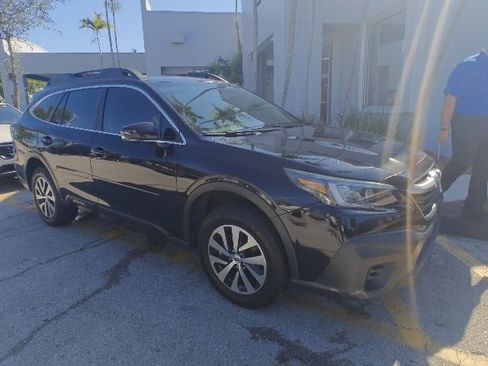 Used 2022 Subaru Outback Premium image 2