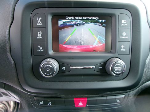 Used 2017 Jeep Renegade Latitude w/ Cold Weather Group image 16