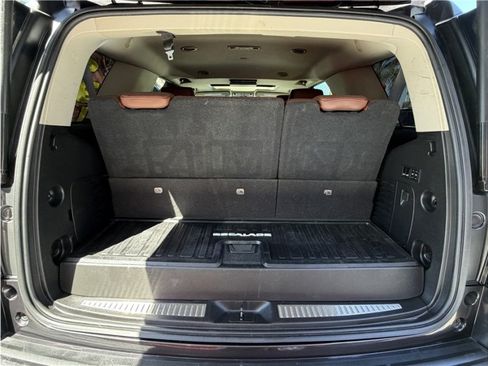 Used 2018 Cadillac Escalade Premium Luxury AWD/4WD image 25