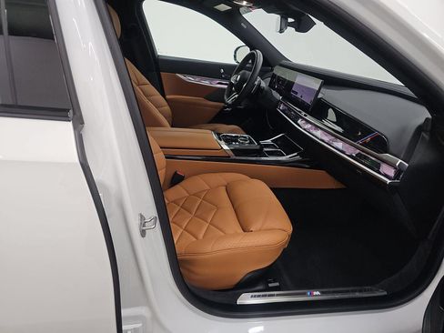 Used 2026 BMW 740i RWD image 9