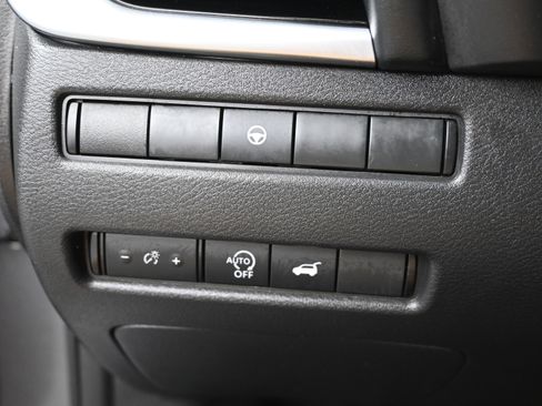 Used 2024 Nissan Rogue SL image 12