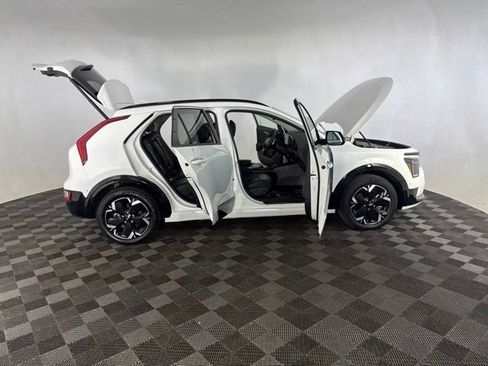 Certified 2023 Kia Niro Wave FWD image 15