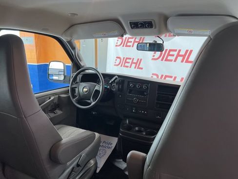 Used 2024 Chevrolet Express 3500 LS w/ Chrome Appearance Package RWD image 10