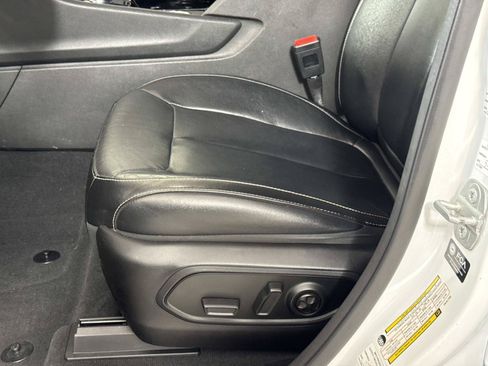 Used 2023 Jeep Grand Cherokee L Limited AWD/4WD image 19