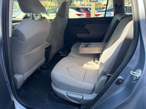 Used 2021 Toyota Highlander LE image 13