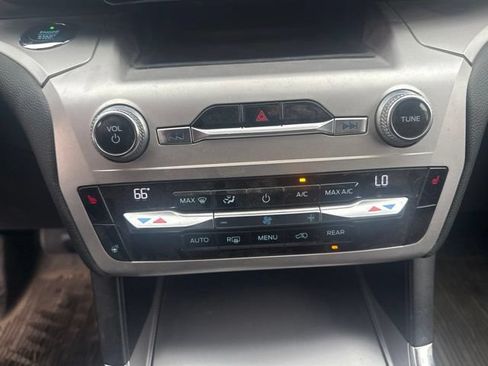 Used 2021 Ford Explorer XLT w/ Equipment Group 202A AWD/4WD image 16