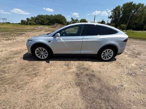 Used 2016 Tesla Model X 75D AWD/4WD image 7